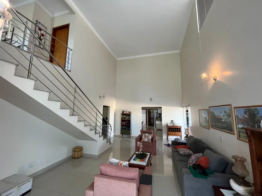 Foto 1 de Casa de Condomínio com 4 Quartos à venda, 326m² em Loteamento Portal do Sol I, Goiânia