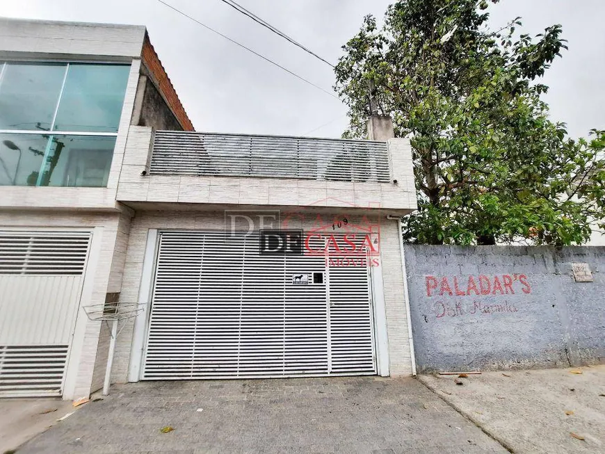 Foto 1 de Sobrado com 3 Quartos à venda, 250m² em Vila Santa Helena, Poá