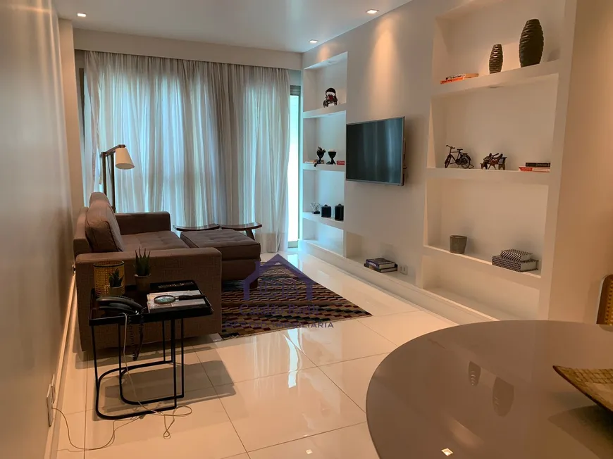 Foto 1 de Apartamento com 2 Quartos à venda, 70m² em Lagoa, Rio de Janeiro