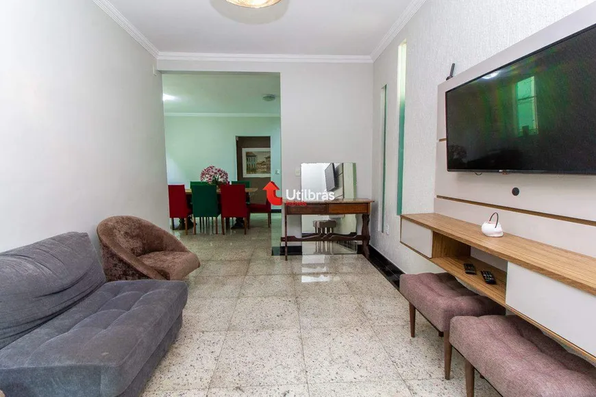 Foto 1 de Casa com 6 Quartos à venda, 321m² em Sagrada Família, Belo Horizonte