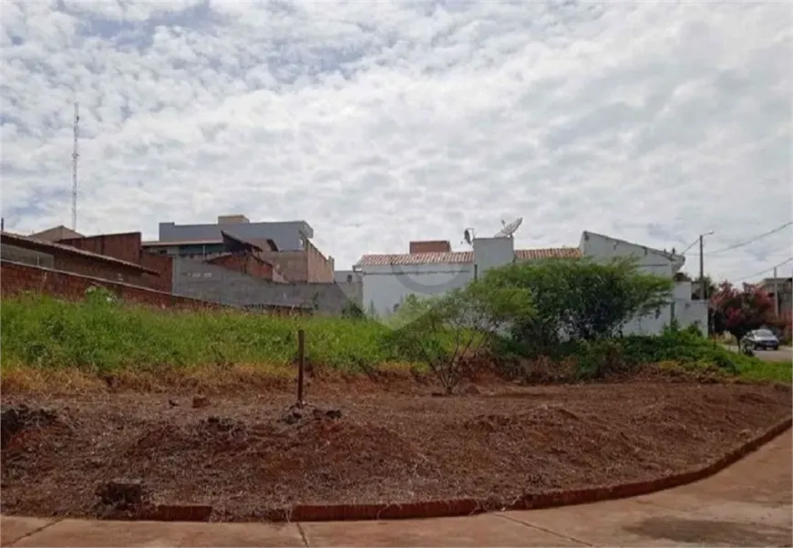 Foto 1 de Lote/Terreno à venda, 251m² em Jardim Medeiros, São Carlos