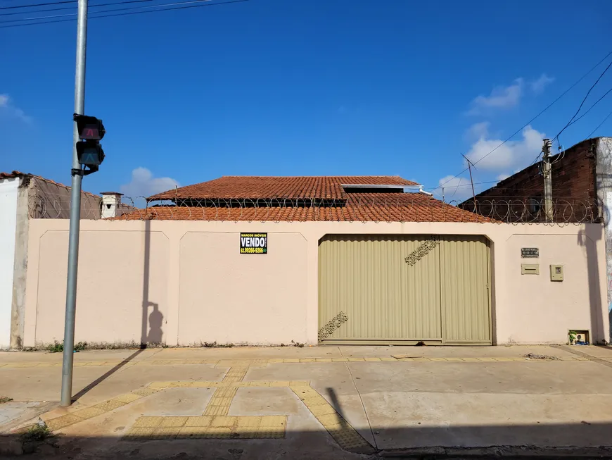 Foto 1 de Casa com 3 Quartos à venda, 225m² em Residencial Barravento, Goiânia