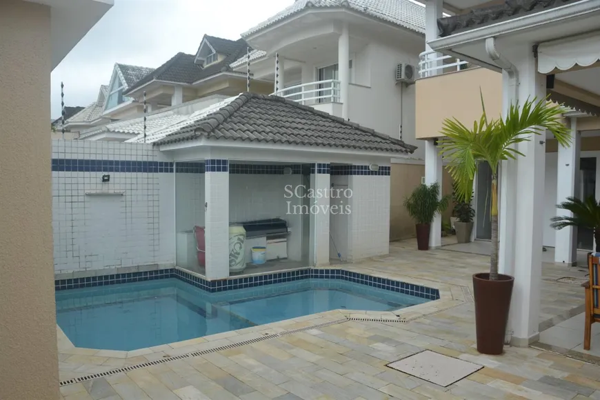 Foto 1 de Casa com 4 Quartos à venda, 256m² em Recreio Dos Bandeirantes, Rio de Janeiro