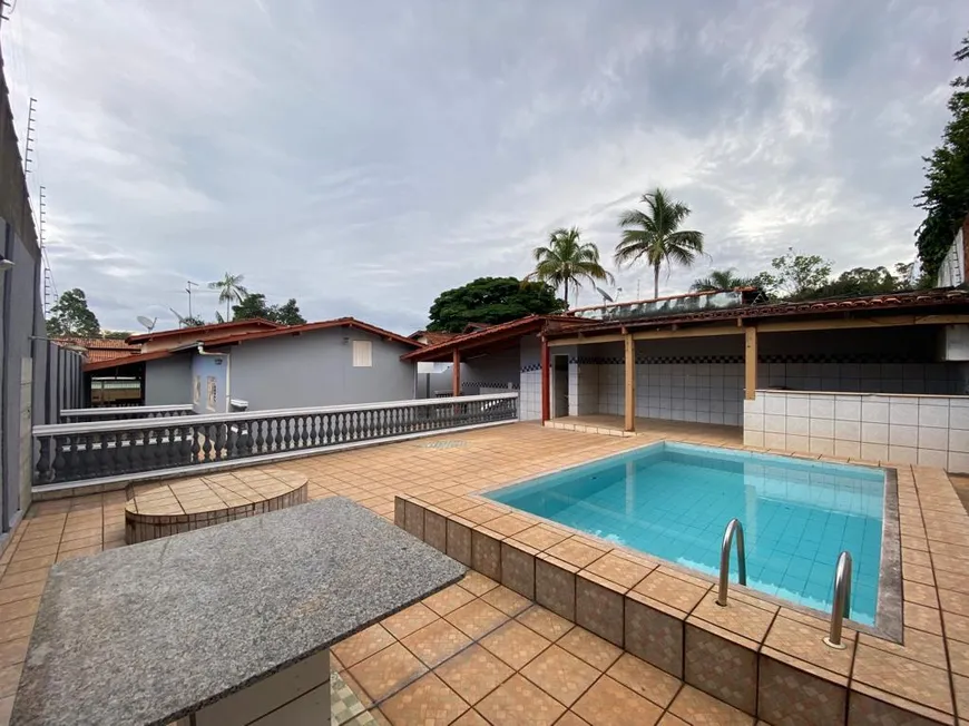 Foto 1 de Casa com 4 Quartos à venda, 250m² em Goiania 2, Goiânia