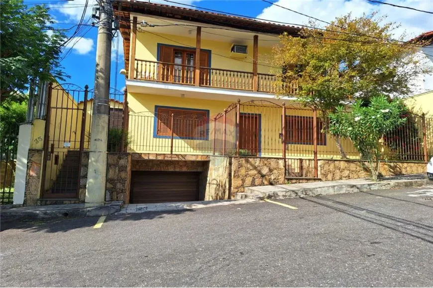 Foto 1 de Casa com 4 Quartos à venda, 398m² em São Mateus, Juiz de Fora