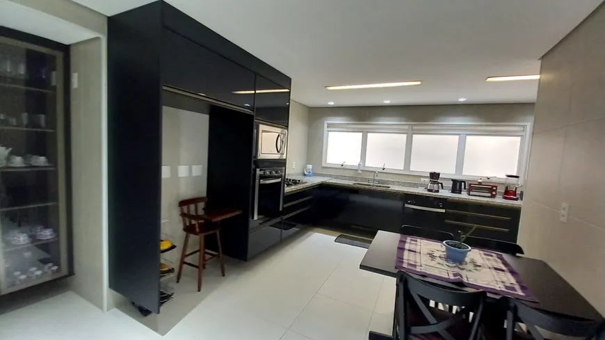 Foto 1 de Apartamento com 4 Quartos à venda, 238m² em Vila Suzana, São Paulo