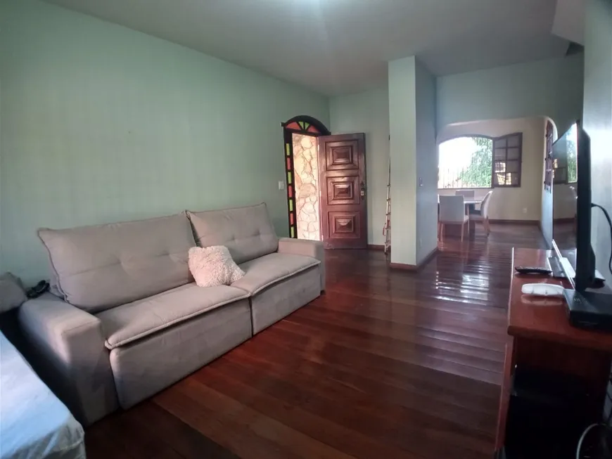 Foto 1 de Casa com 4 Quartos à venda, 329m² em Caiçaras, Belo Horizonte