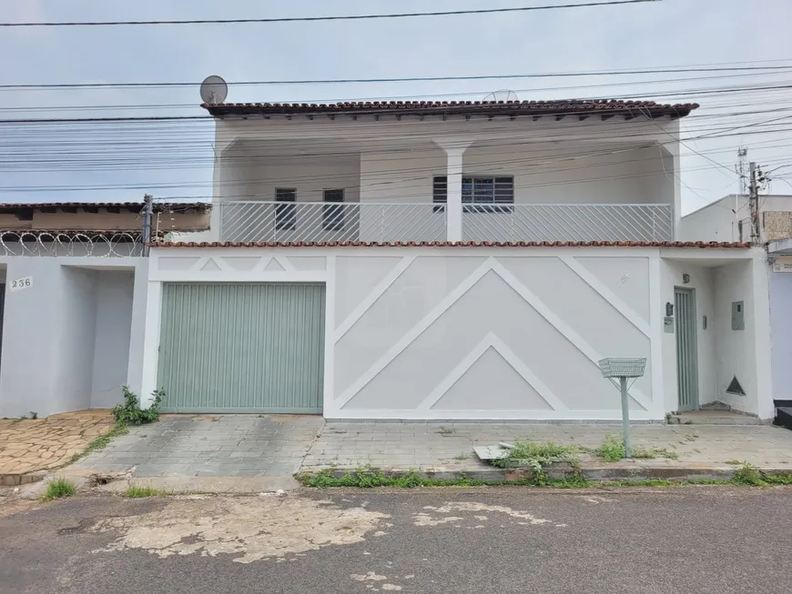 Foto 1 de Casa com 4 Quartos à venda, 233m² em Cidade Jardim, Uberlândia