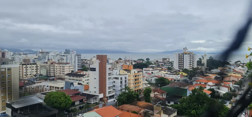 Foto 1 de Apartamento com 4 Quartos à venda, 136m² em Balneário, Florianópolis