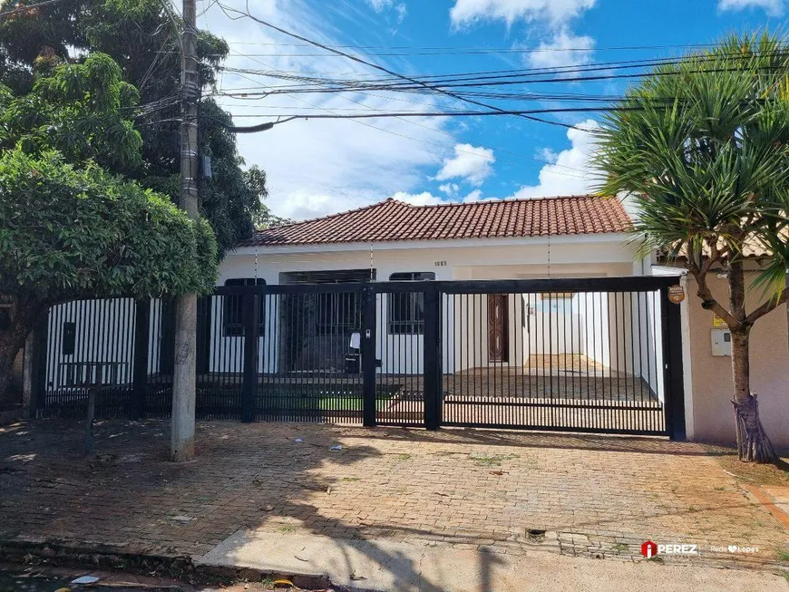 Foto 1 de Casa com 3 Quartos à venda, 194m² em Jardim dos Estados, Campo Grande