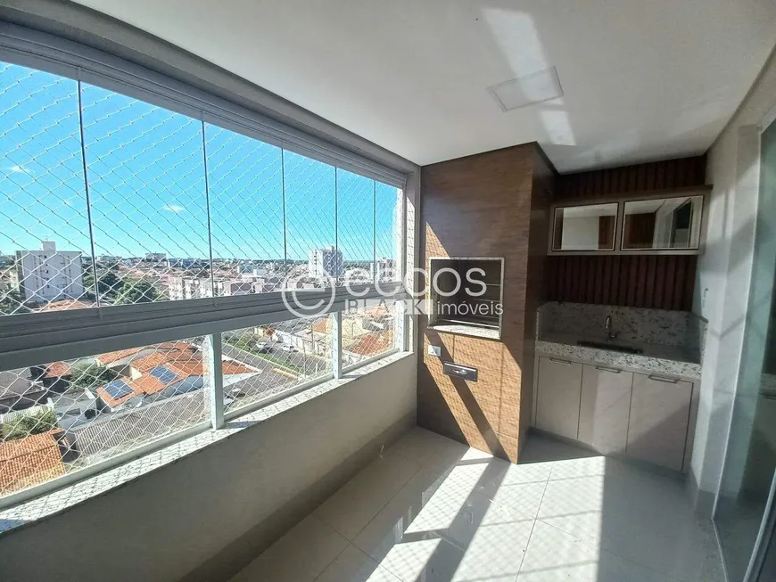 Foto 1 de Apartamento com 3 Quartos para alugar, 102m² em Segismundo Pereira, Uberlândia