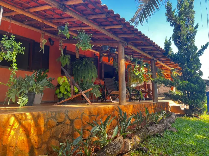 Foto 1 de Fazenda/Sítio com 3 Quartos à venda, 120m² em Centro, Capim Branco