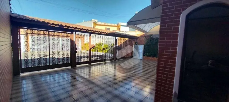 Foto 1 de Casa com 3 Quartos à venda, 257m² em Vila Scarpelli, Santo André