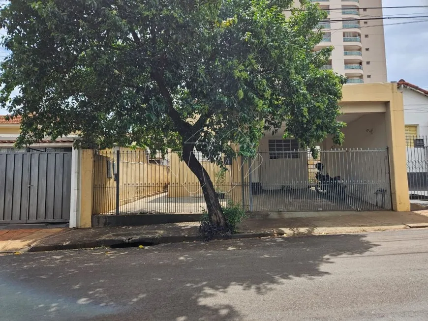 Foto 1 de Casa com 2 Quartos à venda, 188m² em Centro, Araraquara