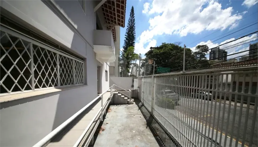 Foto 1 de Casa com 4 Quartos para venda ou aluguel, 150m² em Campo Belo, São Paulo