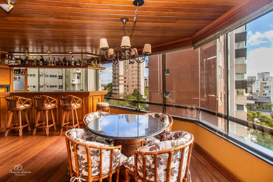 Foto 1 de Apartamento com 4 Quartos para venda ou aluguel, 297m² em Rio Branco, Porto Alegre