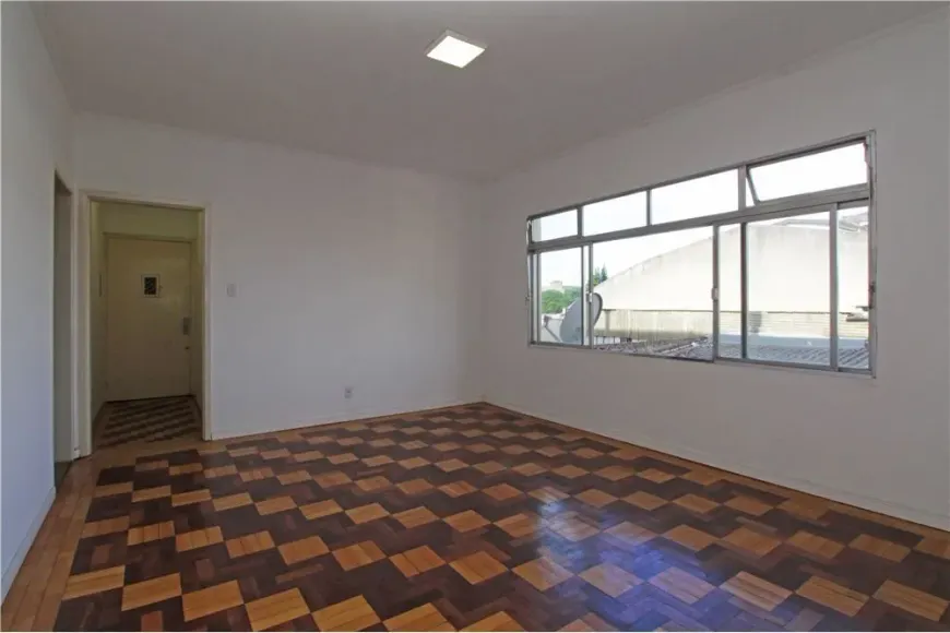 Foto 1 de Apartamento com 3 Quartos à venda, 94m² em Navegantes, Porto Alegre