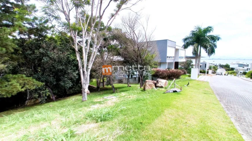 Foto 1 de Lote/Terreno à venda, 818m² em Cacupé, Florianópolis