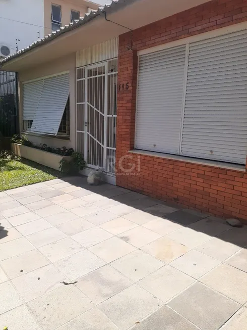 Foto 1 de Casa com 3 Quartos à venda, 299m² em Jardim Lindóia, Porto Alegre