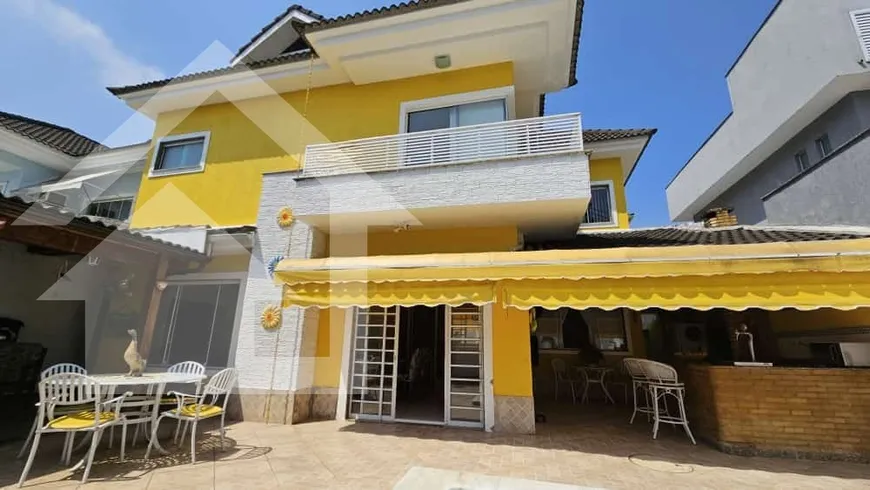 Foto 1 de Casa de Condomínio com 3 Quartos à venda, 250m² em Vargem Pequena, Rio de Janeiro