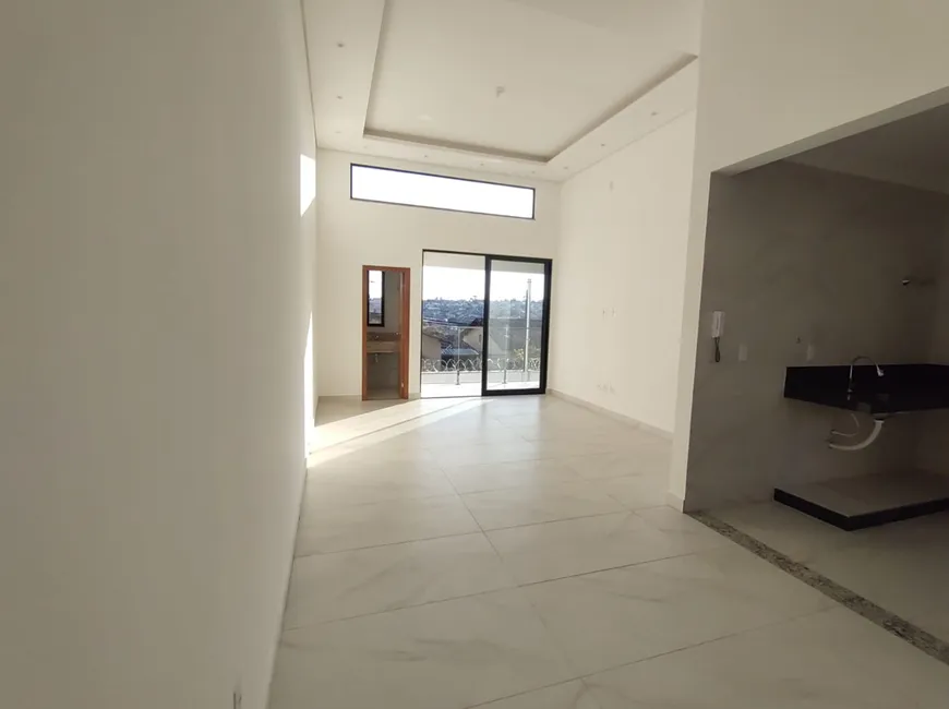 Foto 1 de Casa com 3 Quartos à venda, 30m² em Santa Mônica, Belo Horizonte