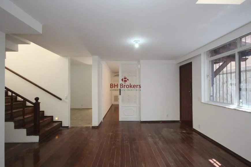 Foto 1 de Casa com 4 Quartos para alugar, 350m² em Mangabeiras, Belo Horizonte