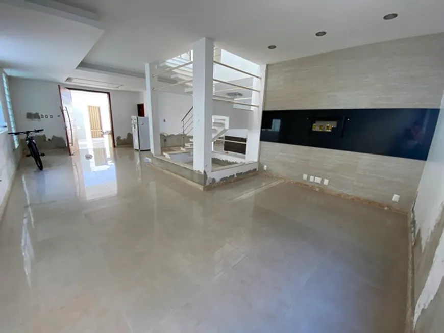 Foto 1 de Casa com 3 Quartos à venda, 413m² em Grageru, Aracaju