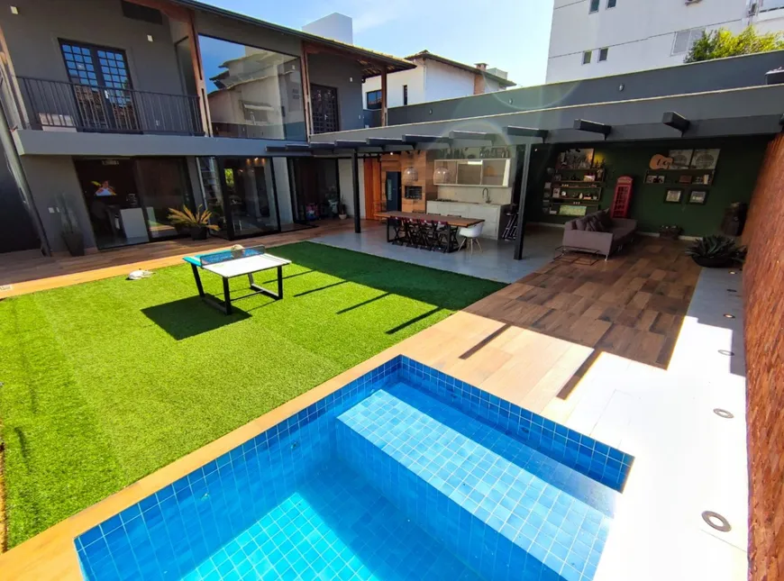 Foto 1 de Casa com 5 Quartos à venda, 450m² em Castelo, Belo Horizonte