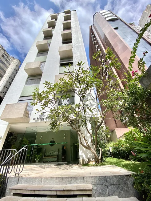 Foto 1 de Apartamento com 3 Quartos à venda, 160m² em Jardins, São Paulo