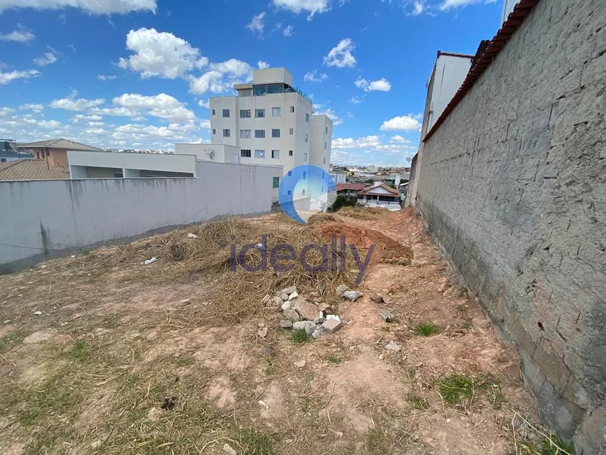 Foto 1 de Lote/Terreno à venda, 360m² em Arvoredo II, Contagem