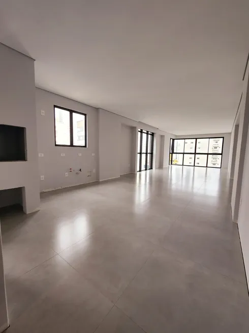 Foto 1 de Apartamento com 3 Quartos à venda, 126m² em Pioneiros, Balneário Camboriú