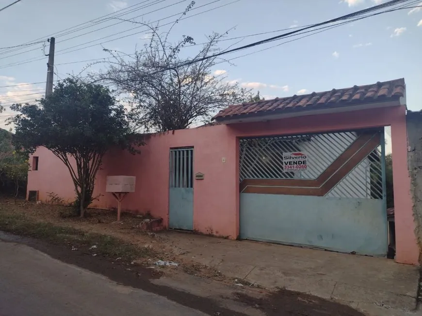 Foto 1 de Fazenda/Sítio com 3 Quartos à venda, 180m² em Jardim Torrao De Ouro, São José dos Campos