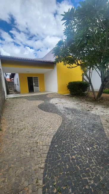 Foto 1 de Casa com 4 Quartos para alugar, 403m² em Santa Lia, Teresina