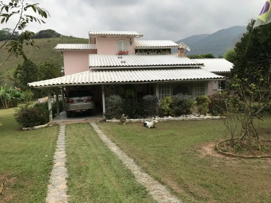 Foto 1 de Fazenda/Sítio com 3 Quartos à venda, 2700m² em Agrobrasil, Cachoeiras de Macacu