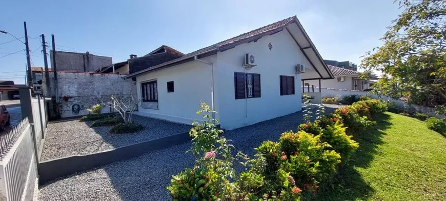 Foto 1 de Casa com 4 Quartos à venda, 75m² em Aventureiro, Joinville