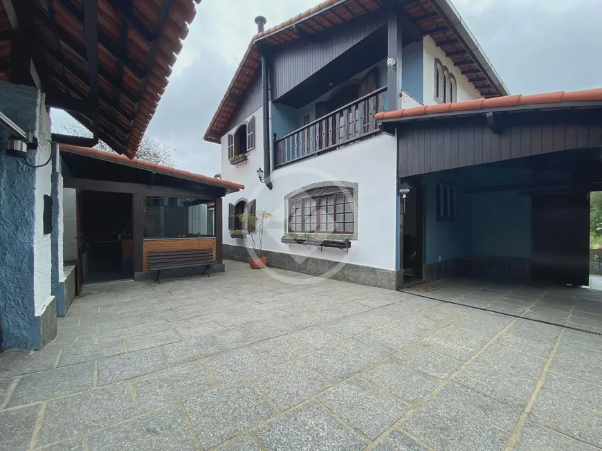 Foto 1 de Casa com 3 Quartos à venda, 255m² em Bom Retiro, Teresópolis