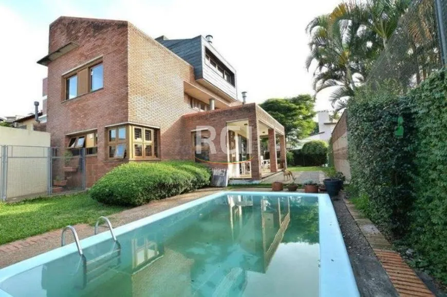 Foto 1 de Casa com 3 Quartos à venda, 275m² em Medianeira, Porto Alegre