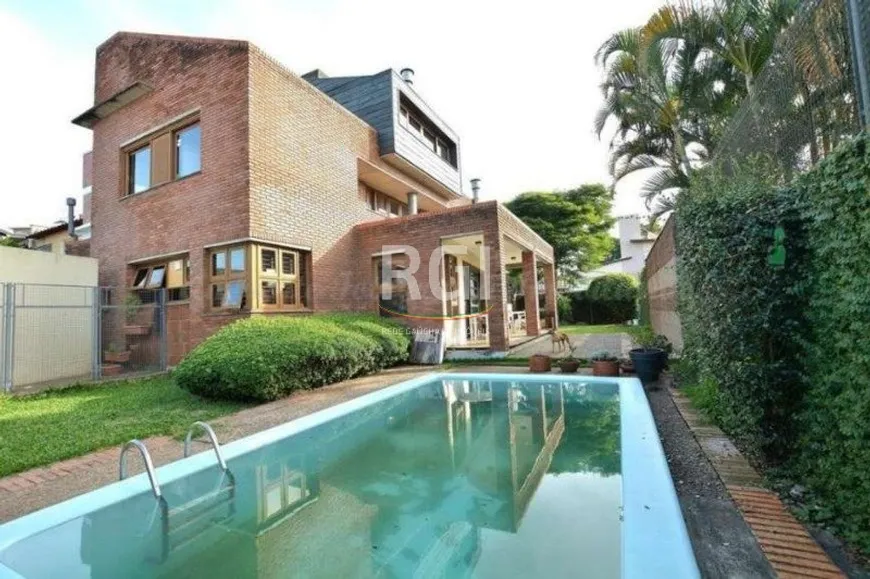 Foto 1 de Casa com 3 Quartos à venda, 277m² em Medianeira, Porto Alegre