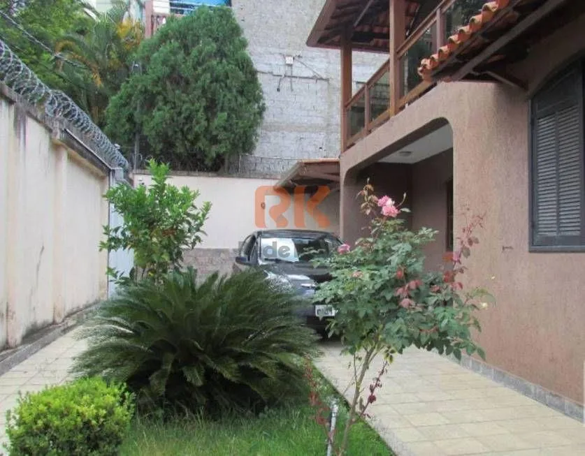 Foto 1 de Casa com 4 Quartos à venda, 300m² em Ouro Preto, Belo Horizonte