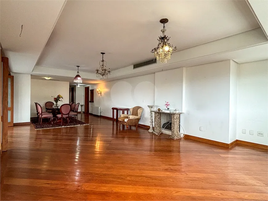 Foto 1 de Apartamento com 3 Quartos para alugar, 201m² em Auxiliadora, Porto Alegre