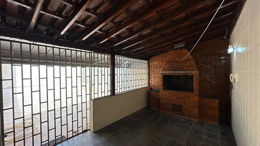 Foto 1 de Casa com 3 Quartos à venda, 190m² em Saraiva, Uberlândia