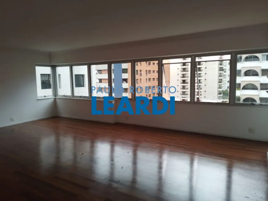 Foto 1 de Apartamento com 4 Quartos para alugar, 225m² em Jardim América, São Paulo