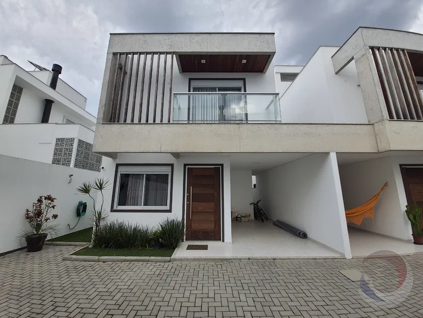 Foto 1 de Sobrado com 3 Quartos à venda, 164m² em Córrego Grande, Florianópolis