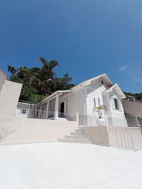 Foto 1 de Casa com 3 Quartos à venda, 600m² em Quarteirão Ingelhein, Petrópolis