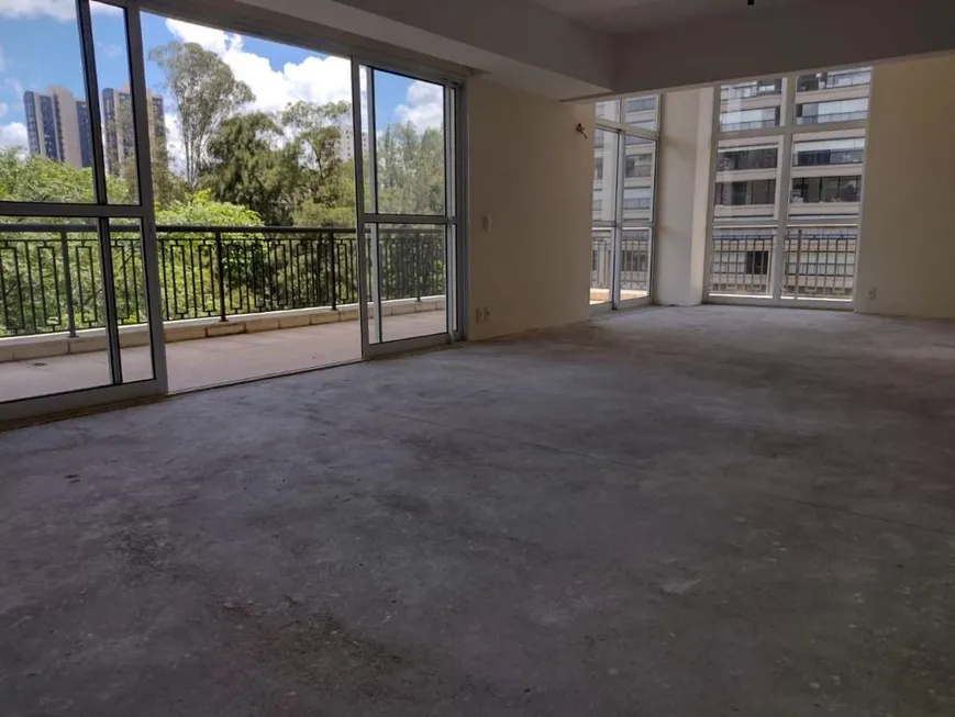 Foto 1 de Apartamento com 3 Quartos à venda, 220m² em Alphaville Centro de Apoio I, Barueri