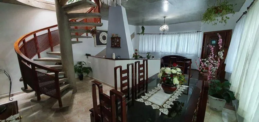 Foto 1 de Sobrado com 3 Quartos à venda, 246m² em Jardim Ana Maria, Santo André