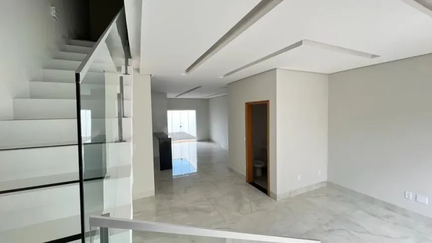 Foto 1 de Sobrado com 3 Quartos à venda, 124m² em Grand Ville, Uberlândia