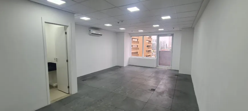 Foto 1 de Sala Comercial com 1 Quarto à venda, 42m² em Alphaville Empresarial, Barueri