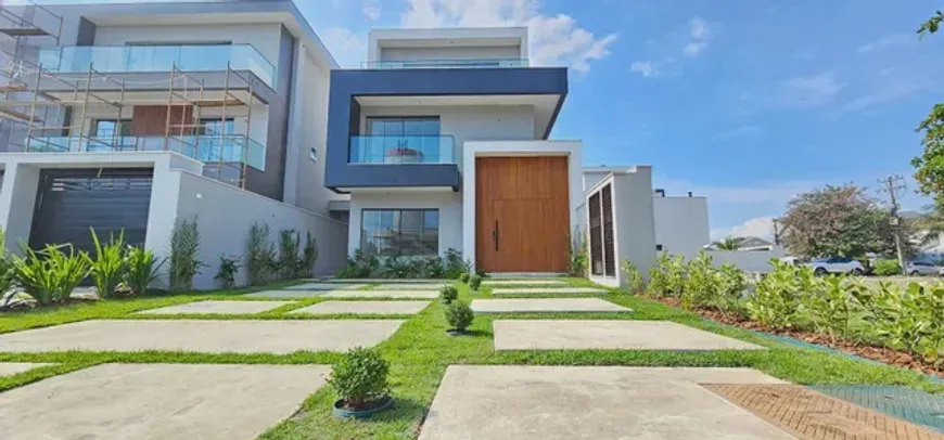 Foto 1 de Casa com 4 Quartos à venda, 280m² em Recreio Dos Bandeirantes, Rio de Janeiro