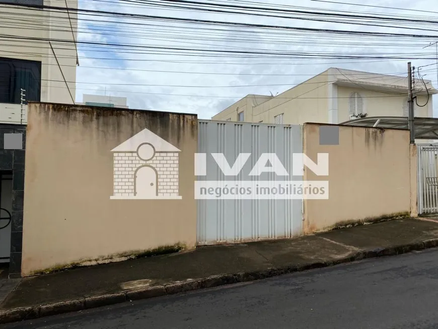 Foto 1 de Lote/Terreno à venda, 300m² em Tabajaras, Uberlândia